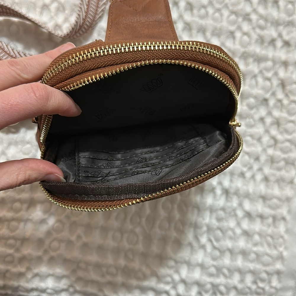 Crossbody Bag - Picture 6 of 7